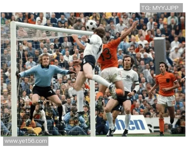 足球巨星童年面貌揭秘 从街头小孩到世界顶级球员的成长历程